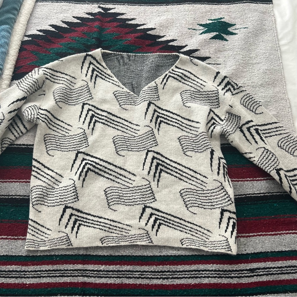Black and white sweater, patterned, size M